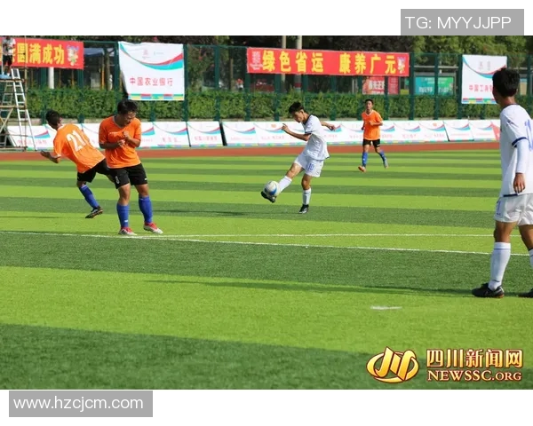 在绿茵场上挥洒汗水的真实足球运动员绘画作品展示